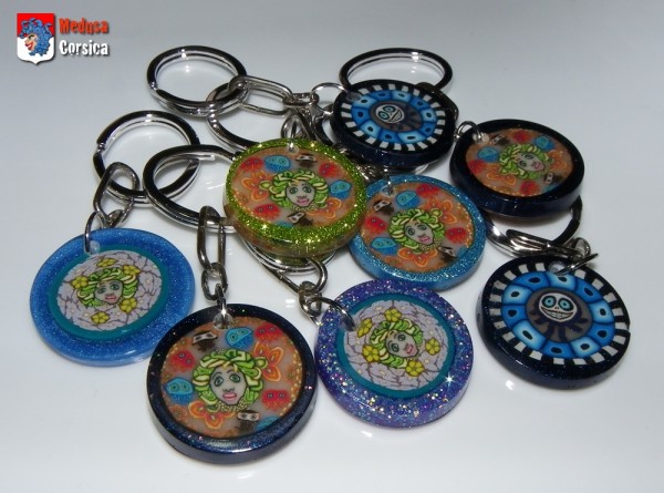 nouvelle série de porte-clefs médaillons en millefiori de fimo et résine