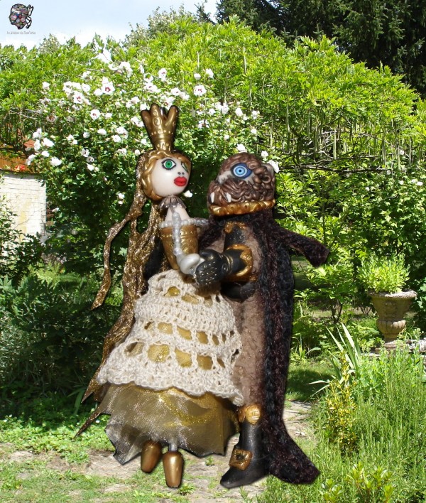 Une clématite à la place du rosier, la belle et la Bête dans le jardin