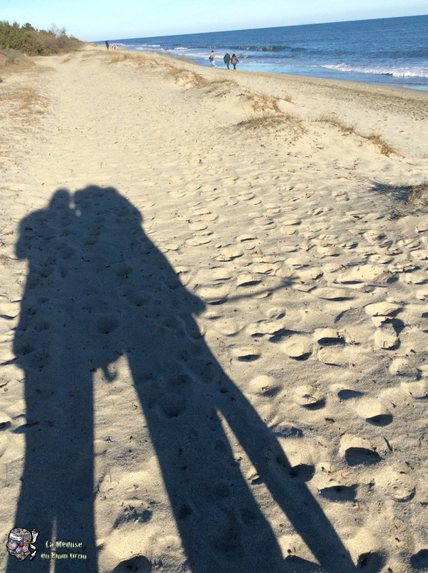 Nos ombres allongées sur le sable